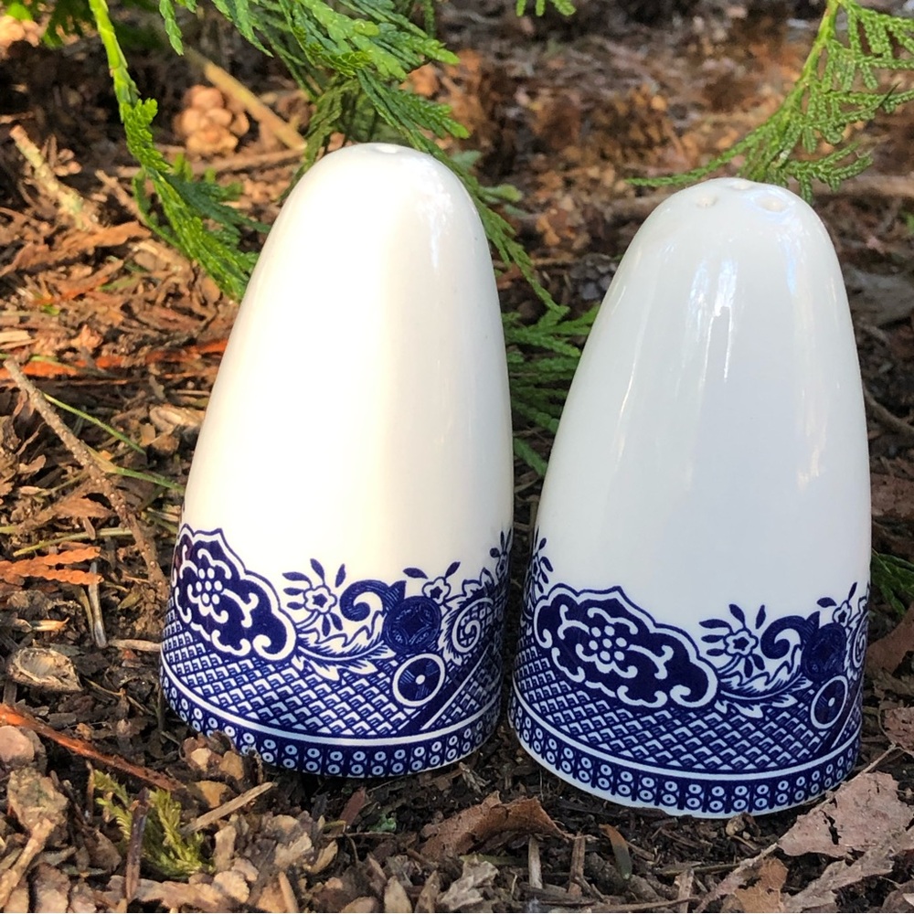 Willow Blue (Georgian
Shape) Salt & Pepper Set by Churchill